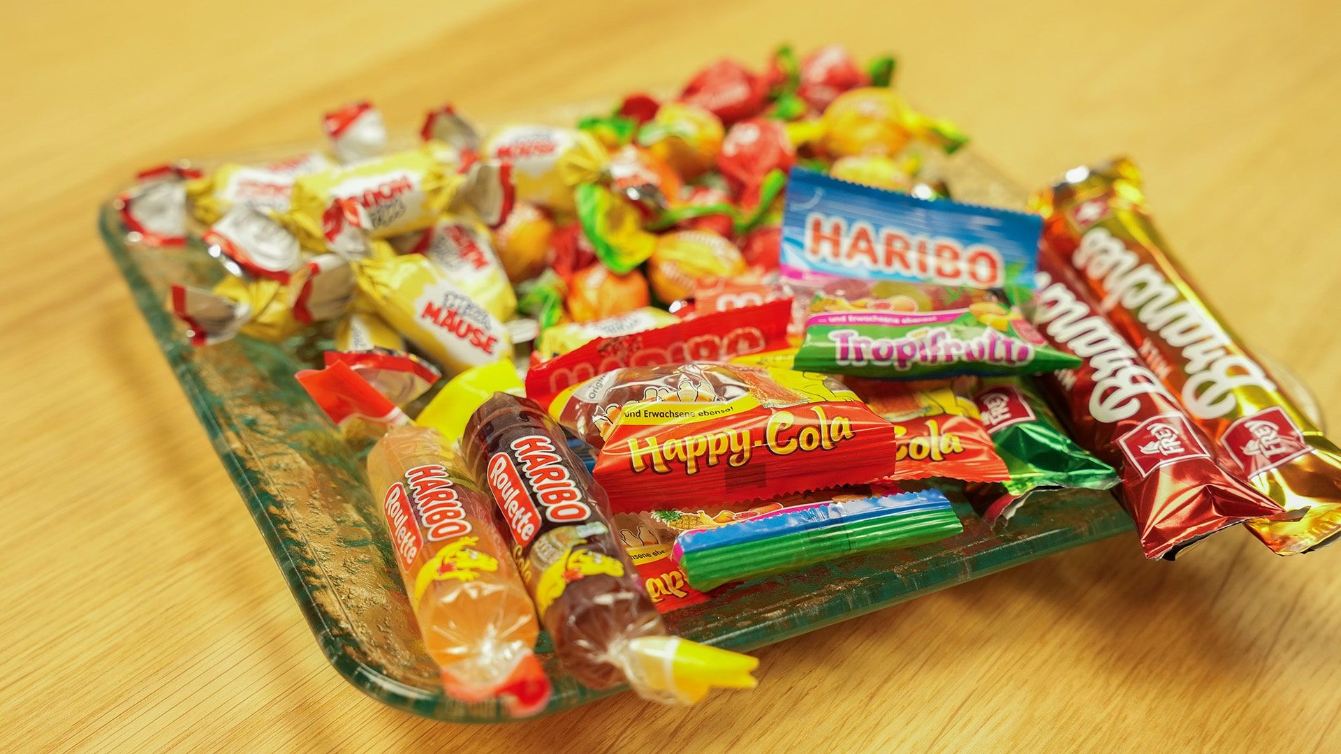 Divers bonbons sur une table